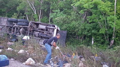 Volcadura en Quintana Roo deja 12 muertos y 13 heridos