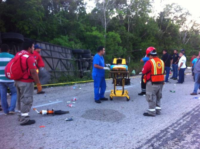 Volcadura en Quintana Roo deja 12 muertos y 13 heridos - choque-felipe-carrillo-puerto-Sipse