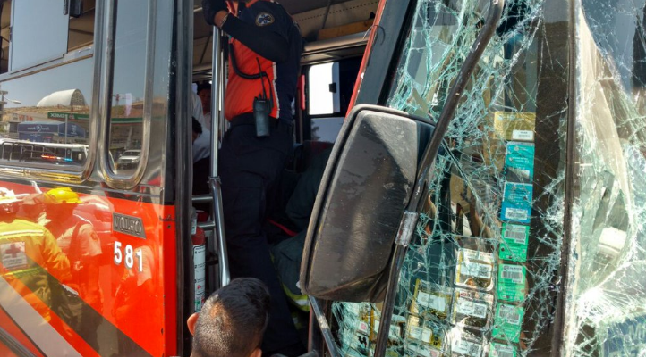 Choque de dos camiones deja 14 heridos en Guadalajara - choque-guadalaara