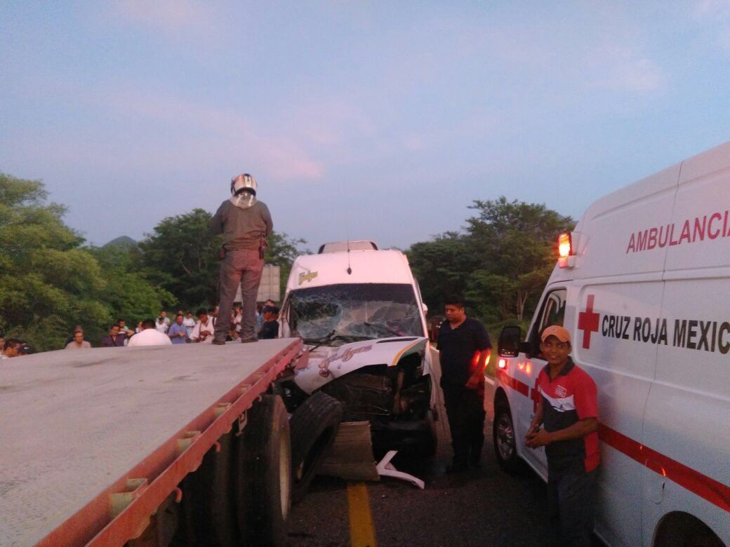 Choque en el Itsmo de Tehuantepec deja veintiún lesionados - choque-oaxaca-5