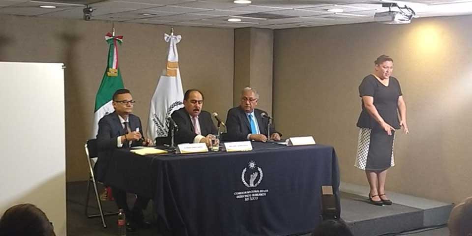 ‘Existen contradicciones en necropsia de normalista’: CNDH