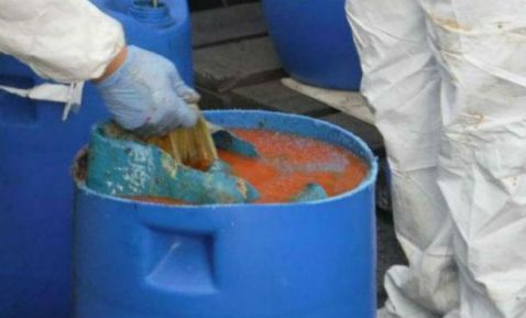 Encuentran cargamento de cocaína en tambos de salsa - cocaina-tambos-chile