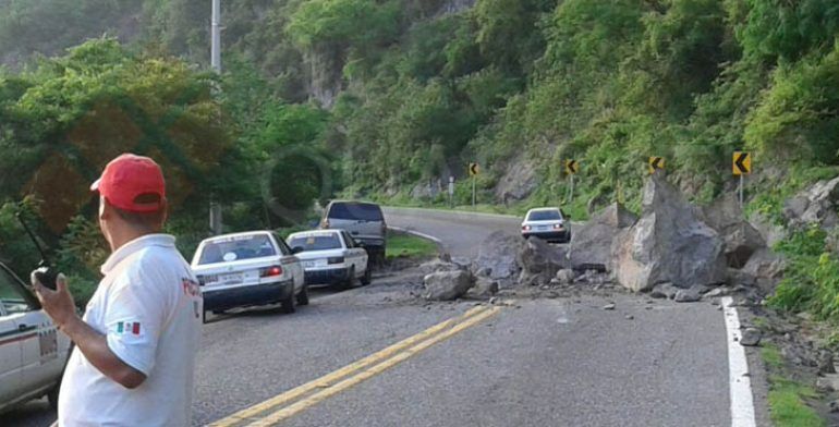 Derrumbe en la carretera libre México-Acapulco
