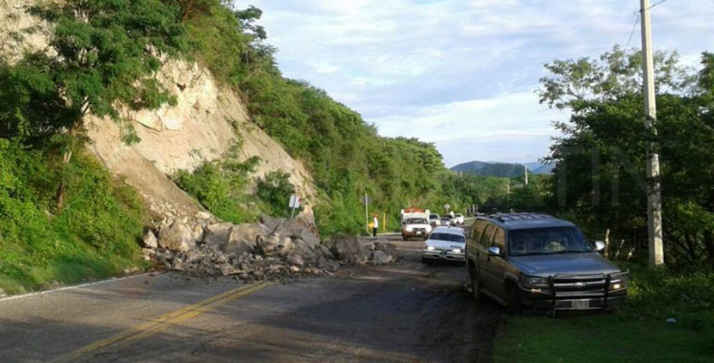 Derrumbe en la carretera libre México-Acapulco - d4-1140x580-1024x521