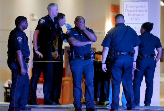 Intención de tirador en Dallas era matar policías blancos