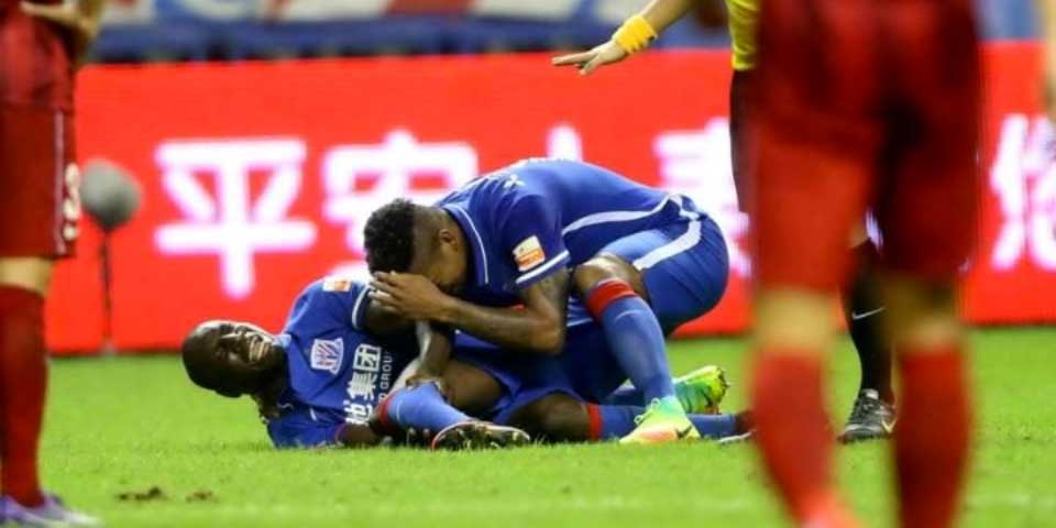 Video: Demba Ba sufre escalofriante lesión