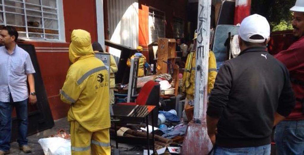 Inicia demolición de predio tomado por Asamblea de Barrios en la Condesa - demolicion-condesa-1-1024x521