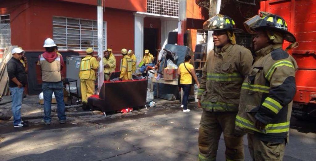 Inicia demolición de predio tomado por Asamblea de Barrios en la Condesa - demolicion-condesa-2-1024x521