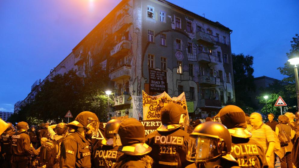 Disturbios en Berlín dejan más de 120 policías heridos