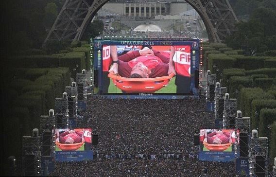 Disturbios en la Torre Eiffel - eiffel-1