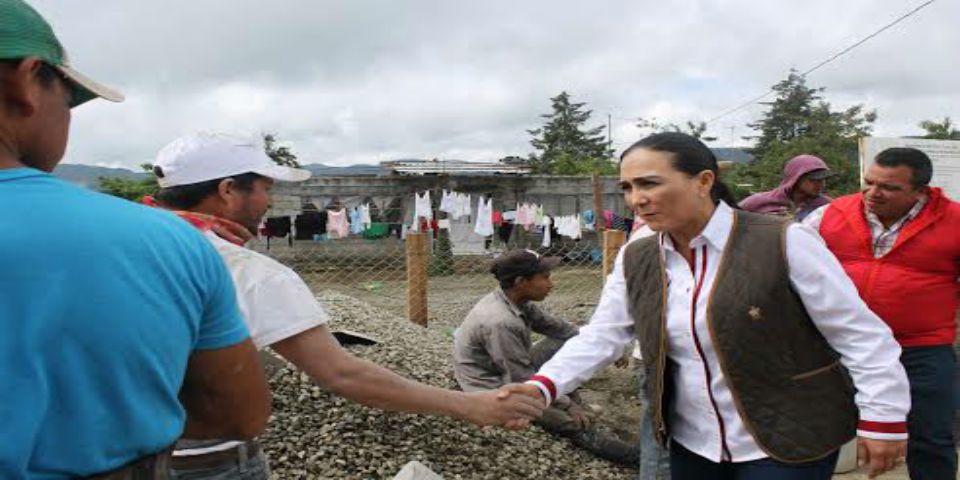 Érika Rodríguez supervisa obras en Apan, Omitlán y San Agustín Metzquititlán Érika Rodríguez supervisa obras en Apan, Omitlán y San Agustín Metzquititlán
