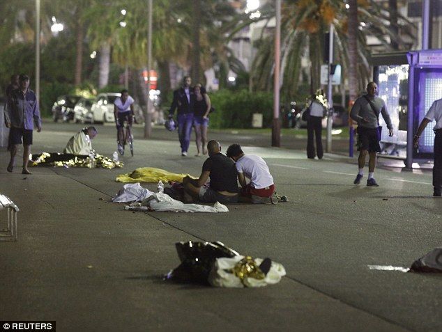 Bono quedó atrapado en restaurante durante masacre de Niza - francia