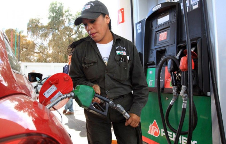 Paquete Económico plantea liberar precios de gasolinas y diésel en 2017 - gasolina-magna