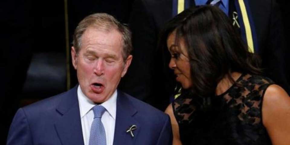 Video: George Bush baila en ceremonia por policías asesinados