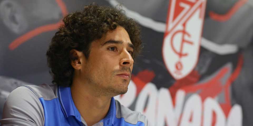 Granada presenta a Guillermo Ochoa