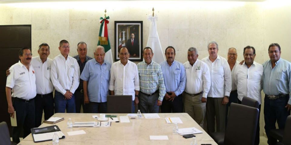 Héctor Astudillo revisa programas del sector agropecuario