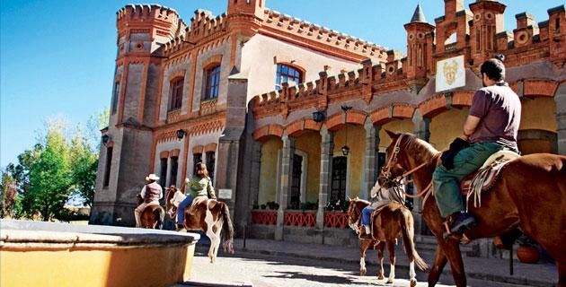 Diez pueblos mágicos a menos de 3 horas de la Ciudad de México - huamantla_a_caballo