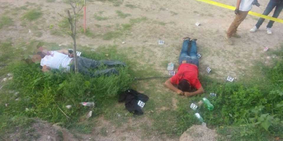 Asesinan a dos hombres en una cancha de futbol en Iguala