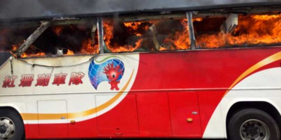 Mueren 26 en incendio de autobús en Taiwán