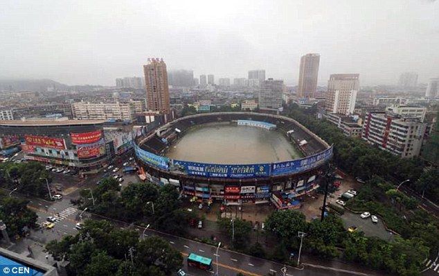 Lluvias inundan estadio de futbol en China - inundacion-estadio-futbol-china-2