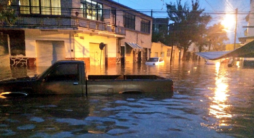 Se inunda León por fuertes lluvias