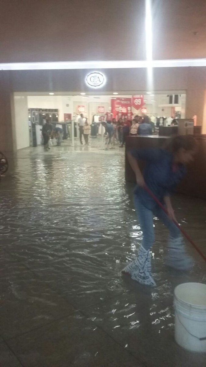 Se inunda León por fuertes lluvias - inundacion-leon