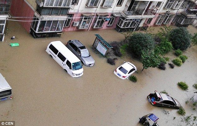 Lluvias inundan estadio de futbol en China - inundaciones-china-1