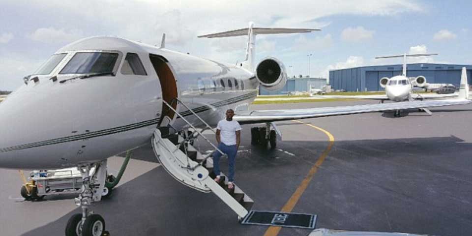 Floyd Mayweather presume sus dos jets privados