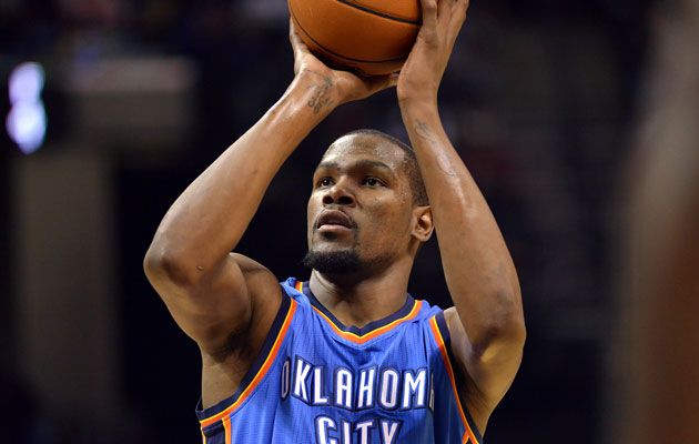 Kevin Durant firma con los Warriors