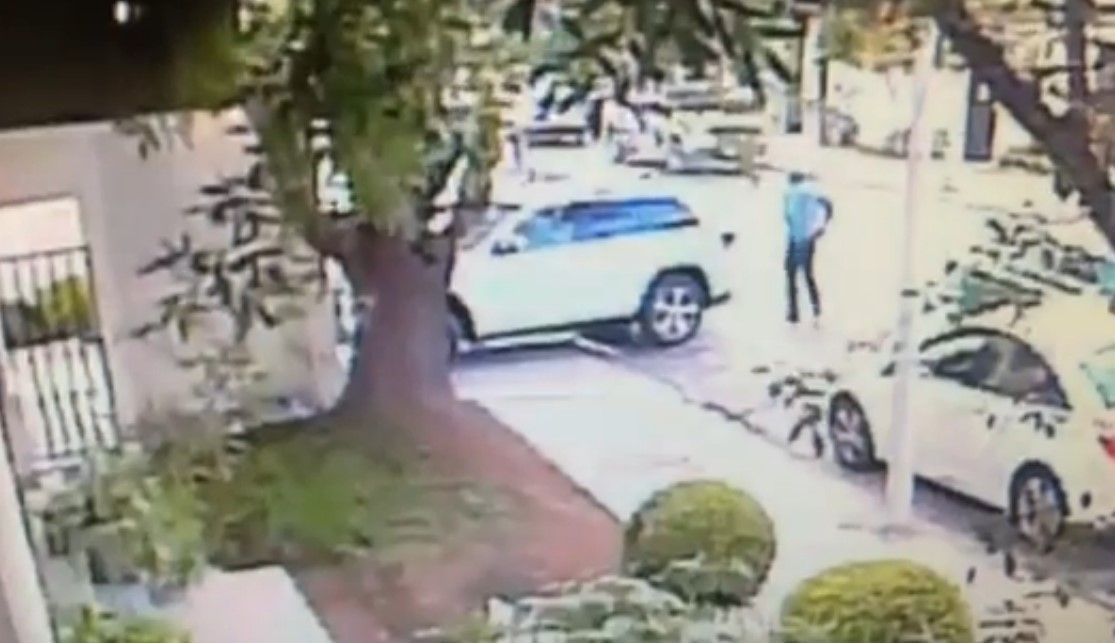 Video: roban espejos laterales de camioneta en Monterrey