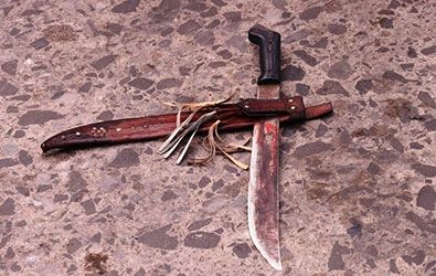 Atacan a machetazos a padre que defendía a su hija