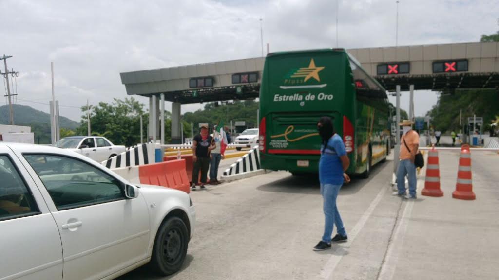 Maestros de la CETEG toman caseta de La Venta