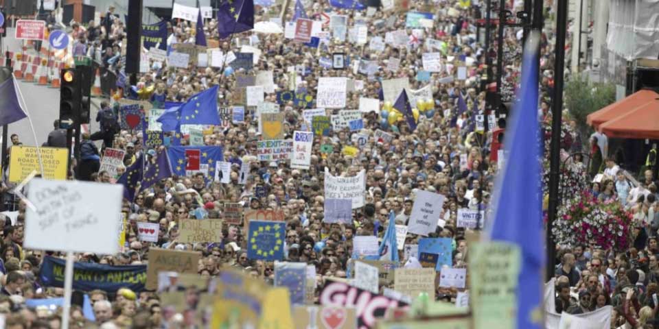 Miles de británicos protestan contra el ‘Brexit’