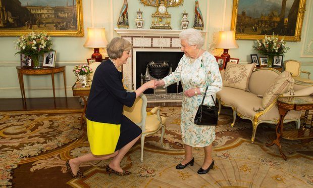 Theresa May nueva primera ministra de Reino Unido - may-en-reunion-con-la-reina