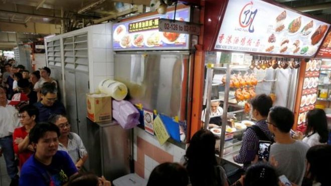 Puesto de comida callejera recibe estrella Michelin