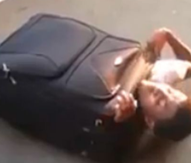 Video: detienen a hombre que intentaba meterse en una maleta para llegar a Suiza