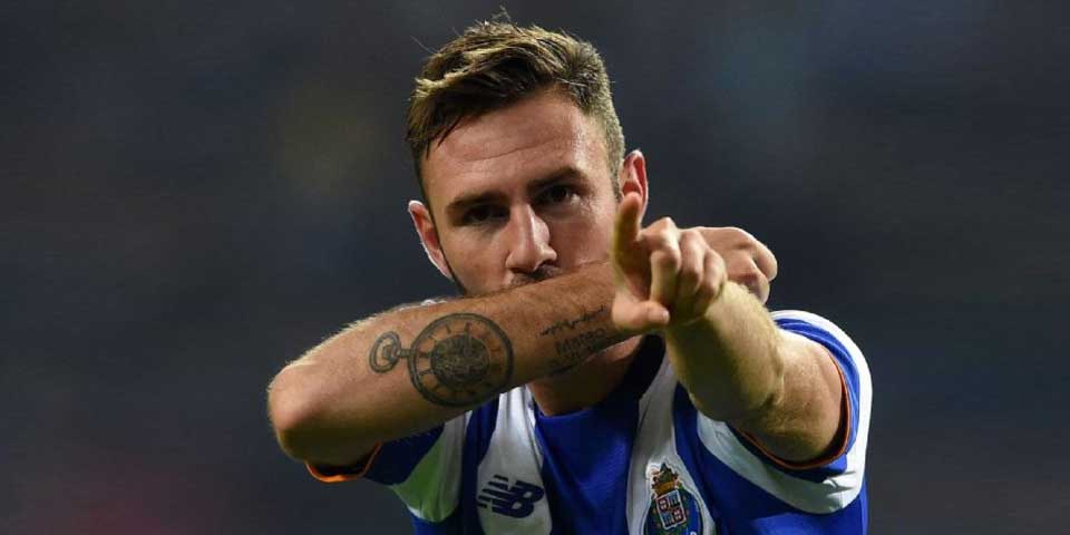 Explota Layún contra aficionados en Twitter Explota Layún contra aficionados en Twitter