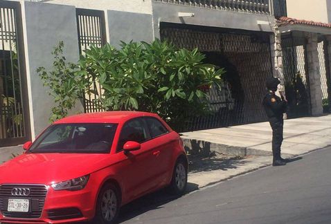 Balean casas y vehículos en Monterrey