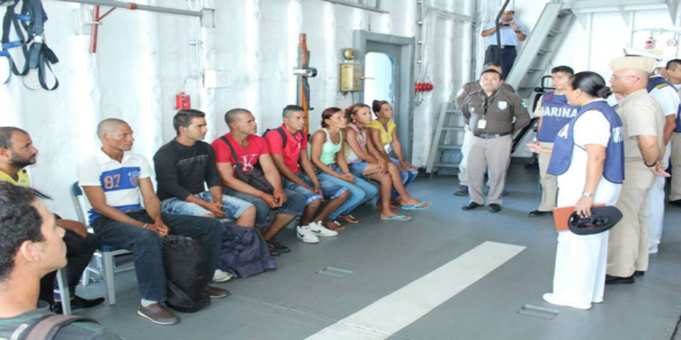 Marina rescata a 12 náufragos cubanos en Yucatán