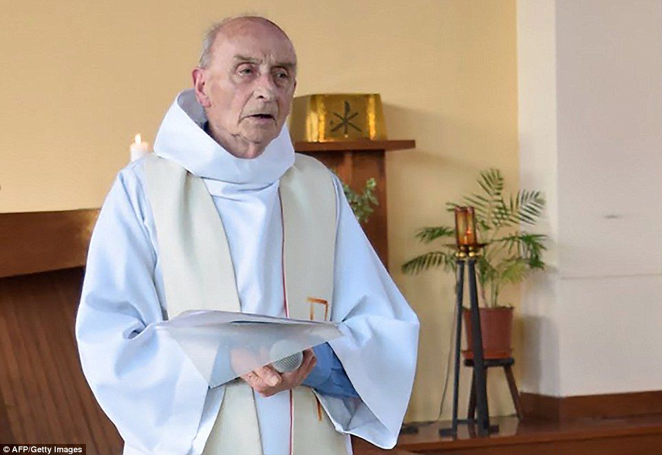 “Noticia horrible” asesinato de un sacerdote en Francia: papa Francisco