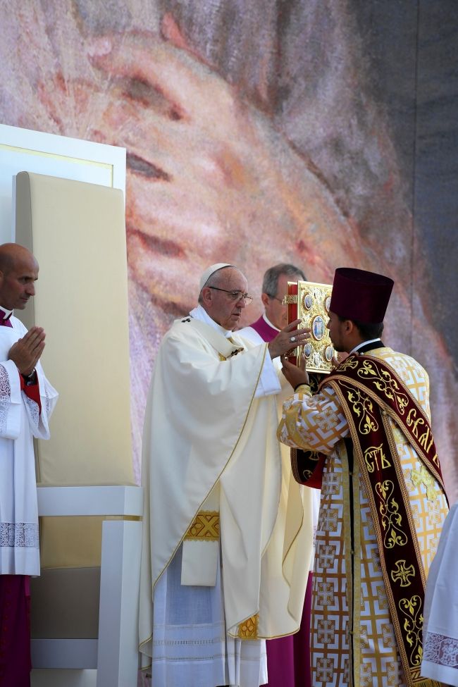 Con bromas, el papa Francisco se despide de los jóvenes en Polonia - papa-francisco