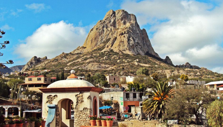 Diez pueblos mágicos a menos de 3 horas de la Ciudad de México - pena-de-bernal-938x535