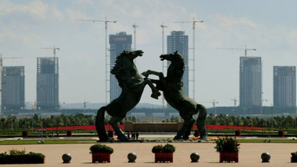 Ordos, la gran ciudad fantasma de China - plaza-ordos