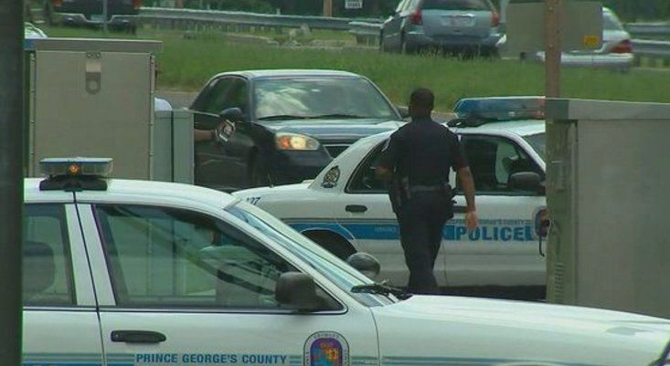 Cierran Six Flags en EE.UU. por amenaza de bomba - policia-six-flags