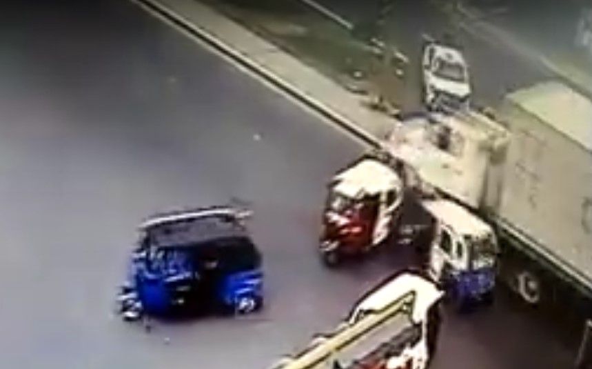 Video: tráiler sin frenos atropella mototaxis en Perú