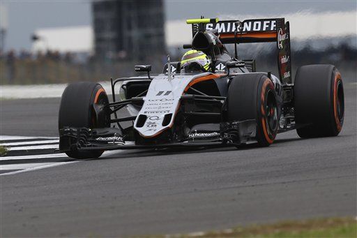 Lewis Hamilton se queda con la 'pole' en Silverstone - sergio-perez