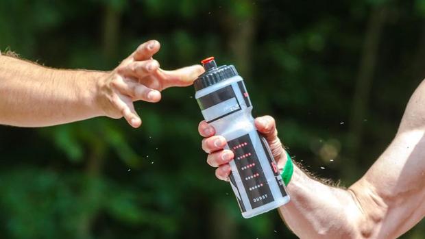 Bebidas isotónicas aumentan riesgo de padecer caries y obesidad en niños - sportdrink-kC5B-620x349@abc