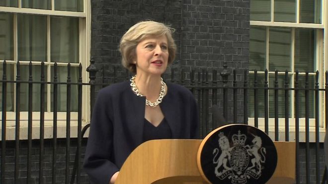 Theresa May solicitará la disolución del Parlamento a la reina Isabel II Theresa May solicitará la disolución del Parlamento a la reina Isabel II