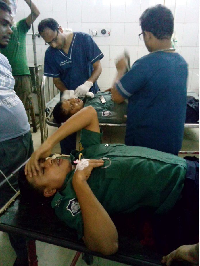 Al menos nueve de las víctimas en Bangladesh eran italianas - tiroteo-bangladesh-3