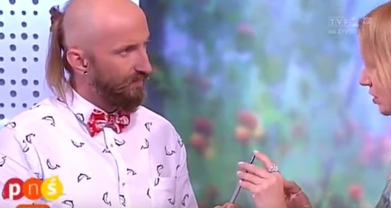 Video: presentadora de televisión sale herida por fallido truco de magia